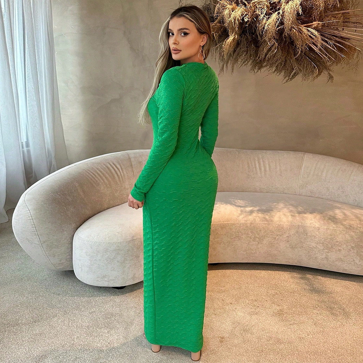 Slim fit elastic round neck long sleeved dress