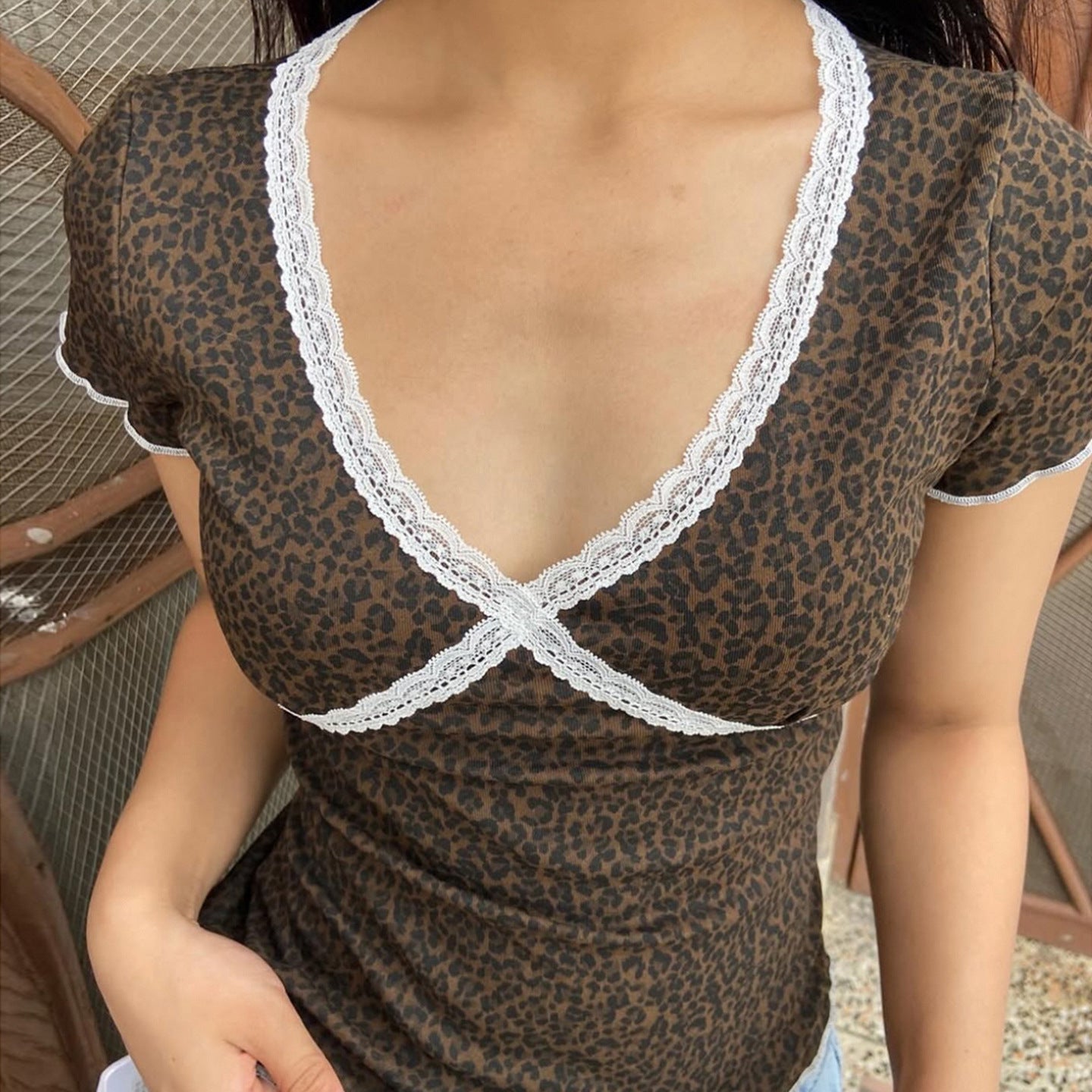 Vintage Leopard Lace Trim V-Neck Short Sleeve T-Shirt Elegant Close-Fit Crop Top