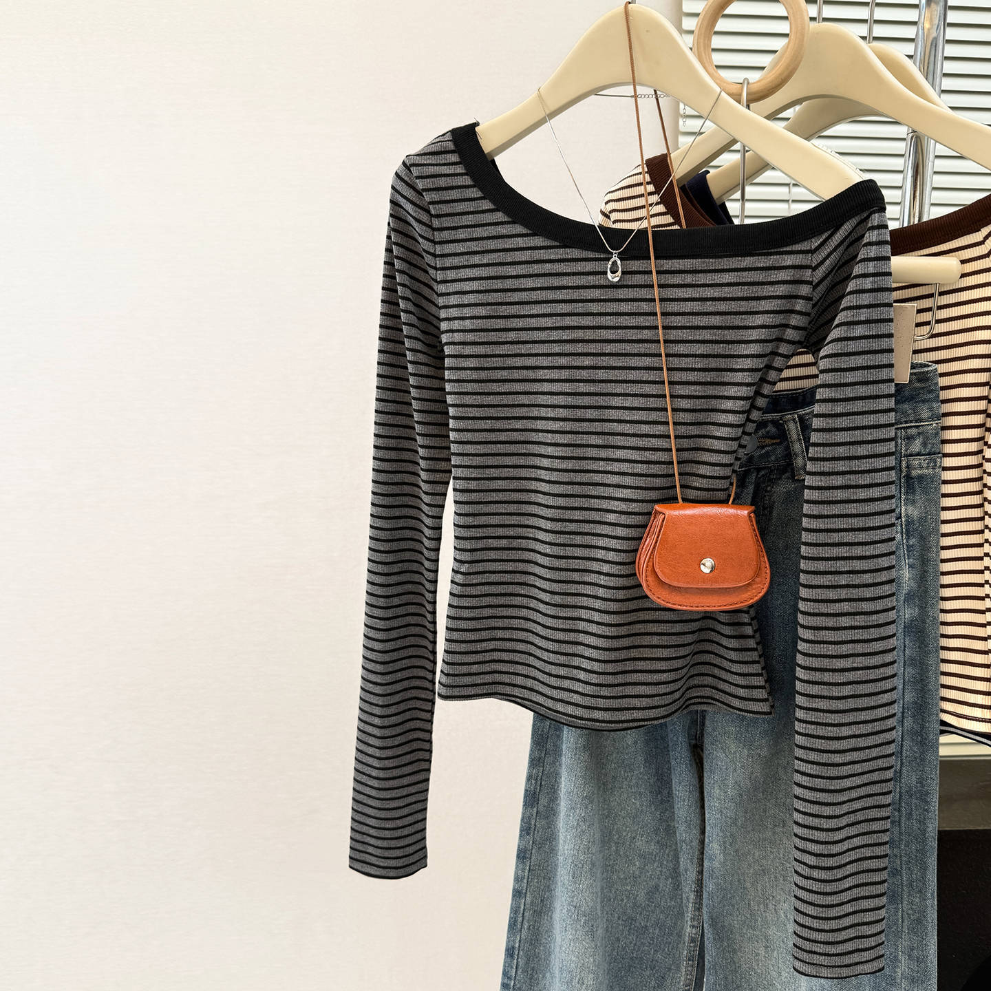 American Style Striped Color-blocked Asymmetrical Neckline Off-shoulder Long Sleeve T-shirt for Women Fitted Crop Top Casual Wear