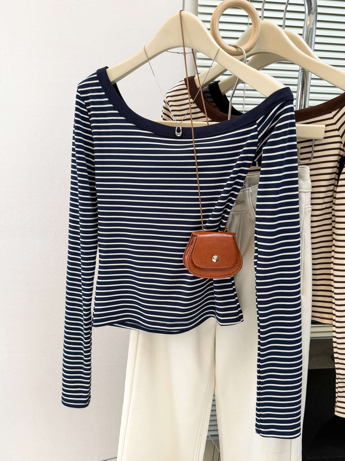 American Style Striped Color-blocked Asymmetrical Neckline Off-shoulder Long Sleeve T-shirt for Women Fitted Crop Top Casual Wear