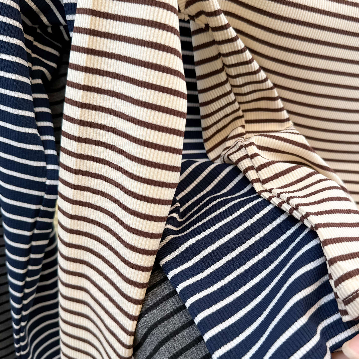 Chic Asymmetric Shoulder Stripe Crop Top for Women, Slim Fit Long Sleeve T-Shirt with Off-Shoulder Design, Spring and Autumn Casual Wear