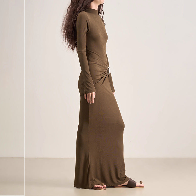 High-low hemmed pure color long dress with waist gathers and metal button embellishments