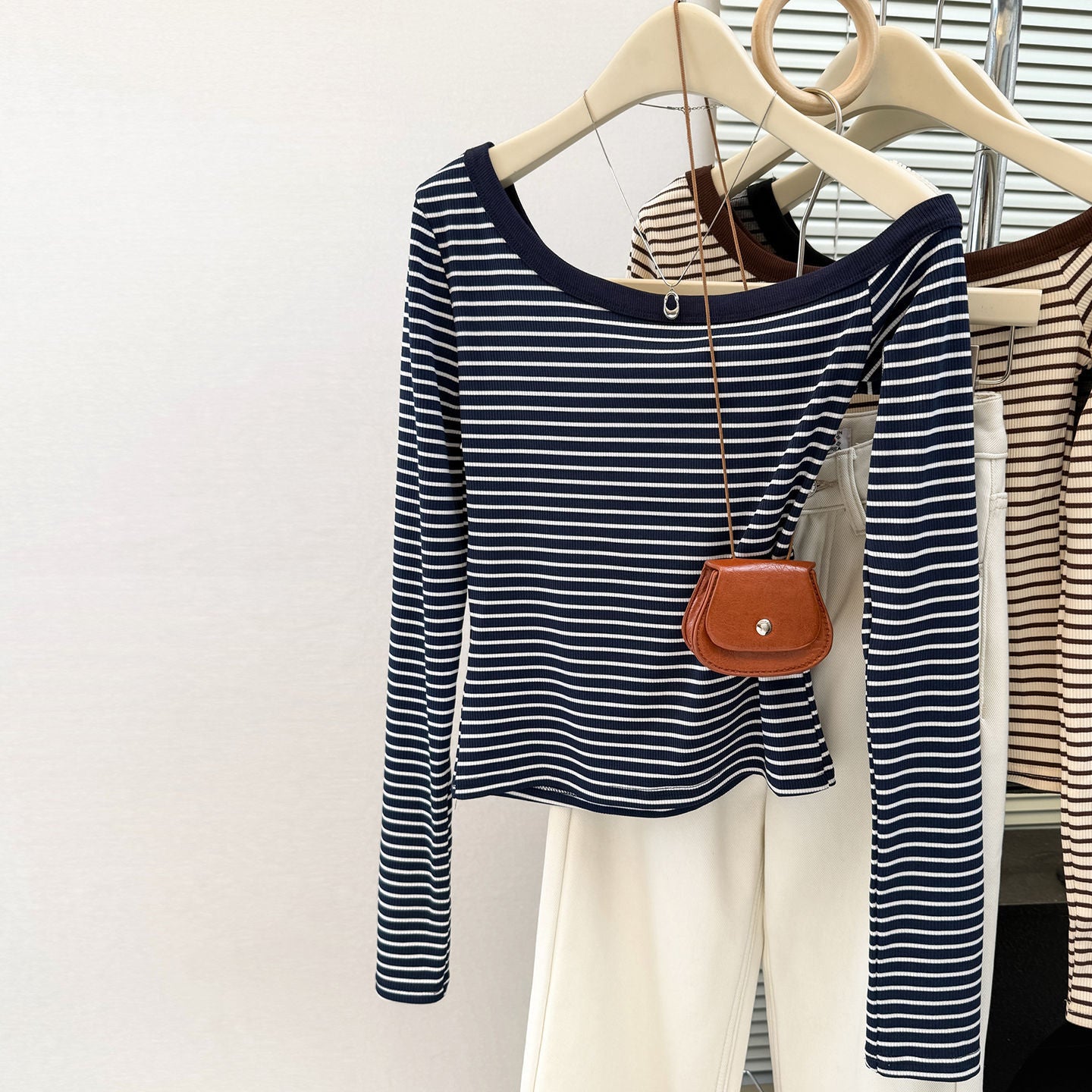 American Style Striped Color-blocked Asymmetrical Neckline Off-shoulder Long Sleeve T-shirt for Women Fitted Crop Top Casual Wear