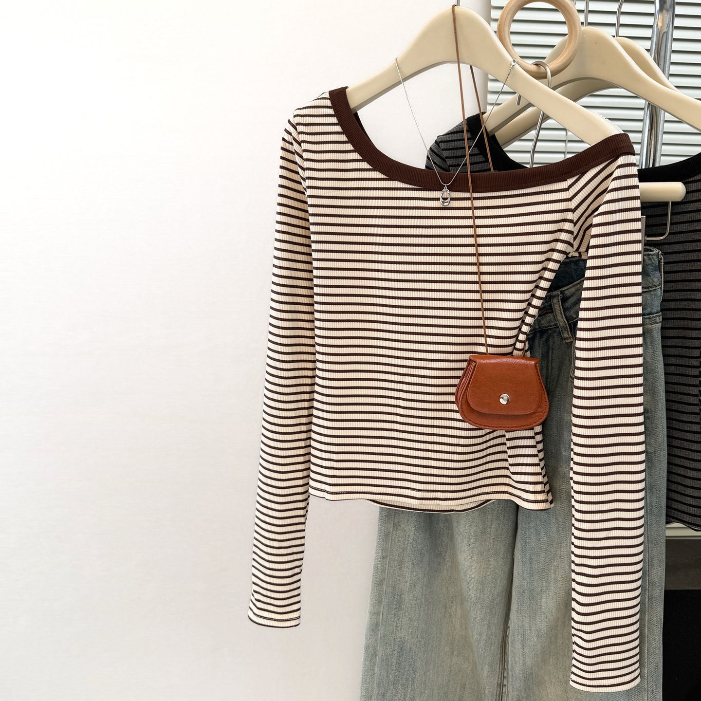 Chic Asymmetric Shoulder Stripe Crop Top for Women, Slim Fit Long Sleeve T-Shirt with Off-Shoulder Design, Spring and Autumn Casual Wear