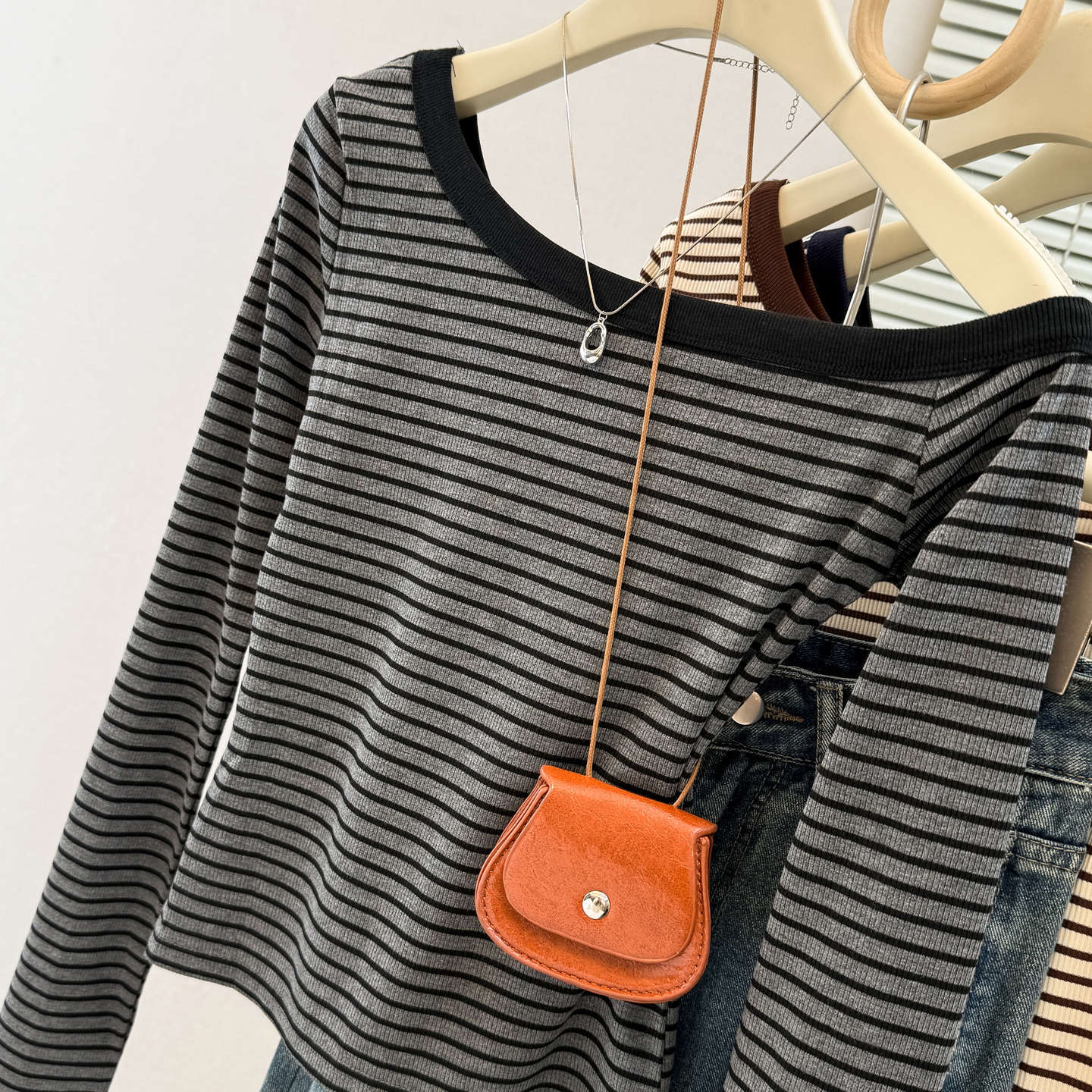 American Style Striped Color-blocked Asymmetrical Neckline Off-shoulder Long Sleeve T-shirt for Women Fitted Crop Top Casual Wear