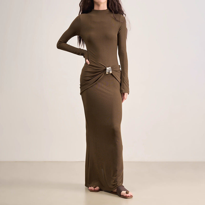 High-low hemmed pure color long dress with waist gathers and metal button embellishments