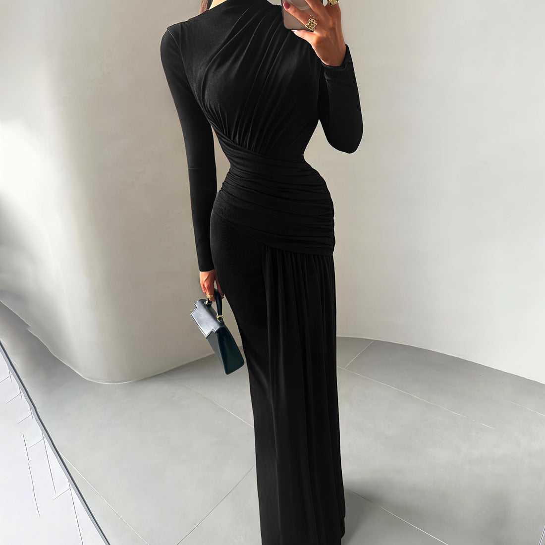 Wrinkled round neck slim fit long sleeved dress for women
