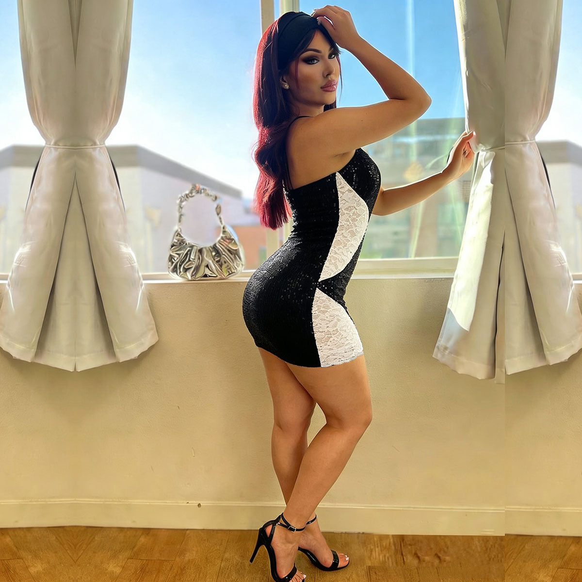 Splicing and contrasting backless hanging neck dress for women