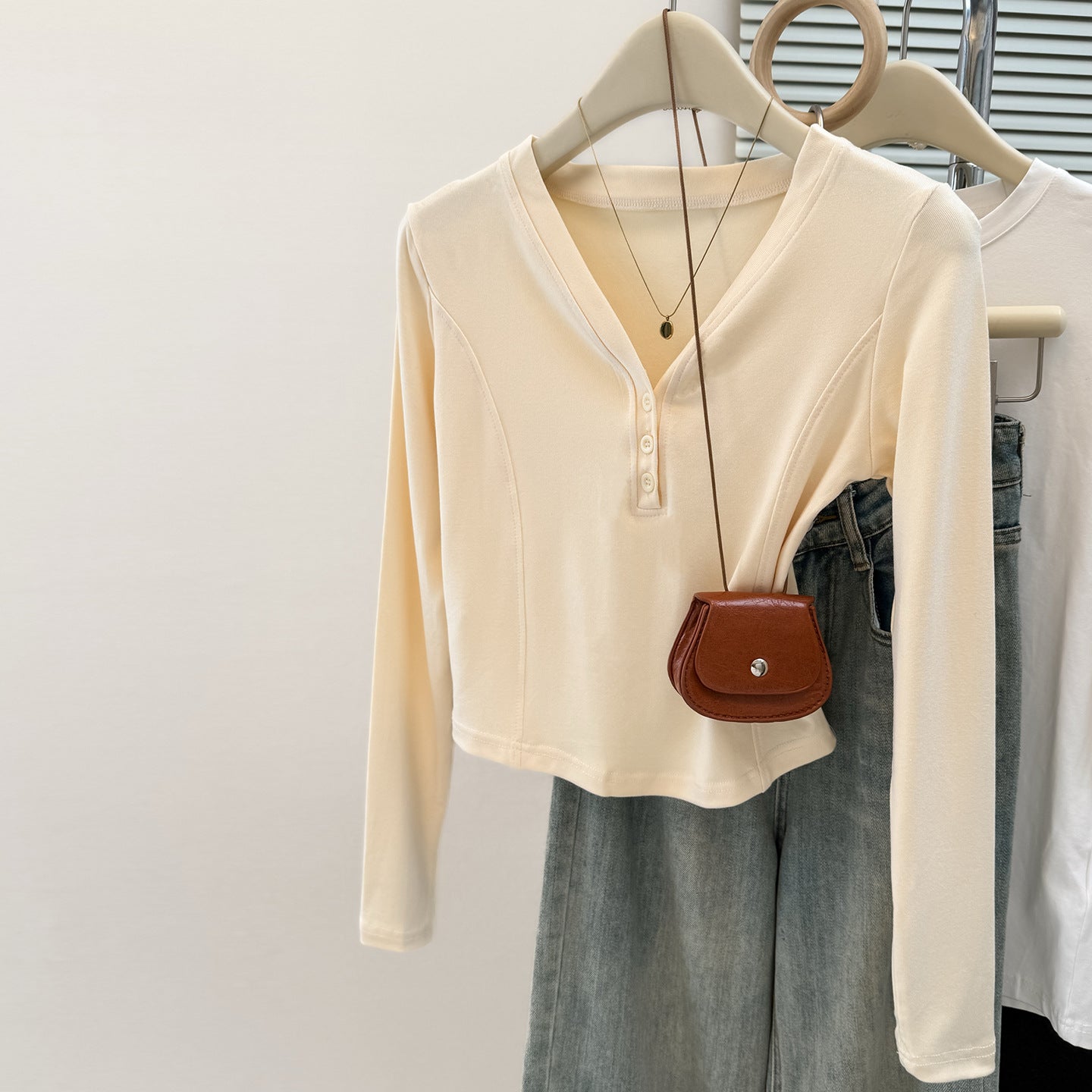 Style Short Crop Long Sleeve T-Shirt for Women Early Autumn/Spring, Slim Fit Inner Layer Top V-Neck Sweet &ampSpicy Look