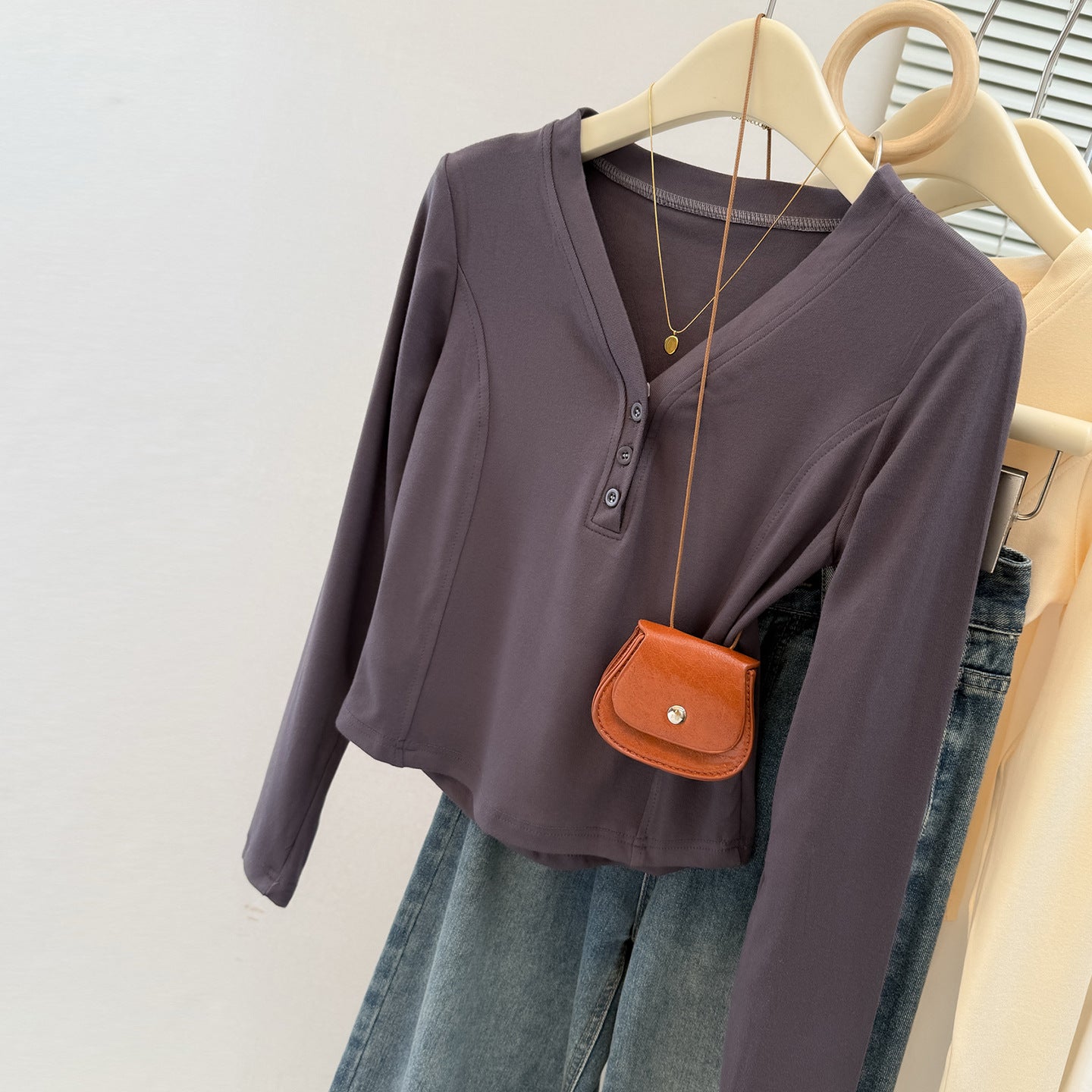 Style Short Crop Long Sleeve T-Shirt for Women Early Autumn/Spring, Slim Fit Inner Layer Top V-Neck Sweet &ampSpicy Look