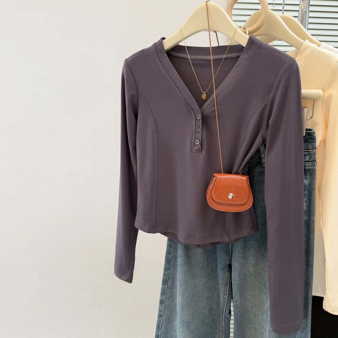 Style Short Crop Long Sleeve T-Shirt for Women Early Autumn/Spring, Slim Fit Inner Layer Top V-Neck Sweet &ampSpicy Look