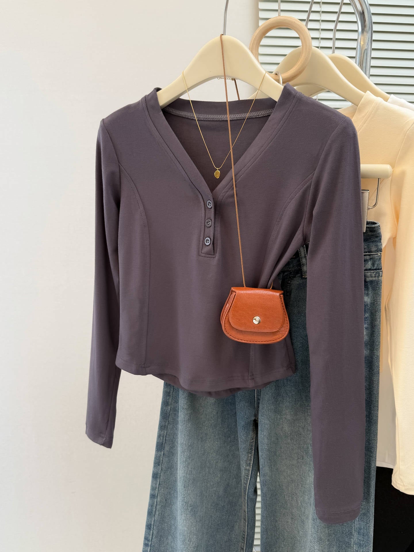 Style Short Crop Long Sleeve T-Shirt for Women Early Autumn/Spring, Slim Fit Inner Layer Top V-Neck Sweet &ampSpicy Look